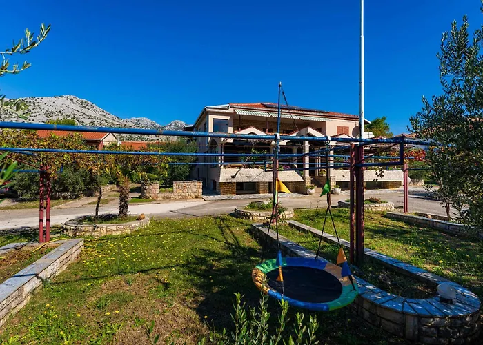 In Starigrad-paklenica 43595 Appartement *