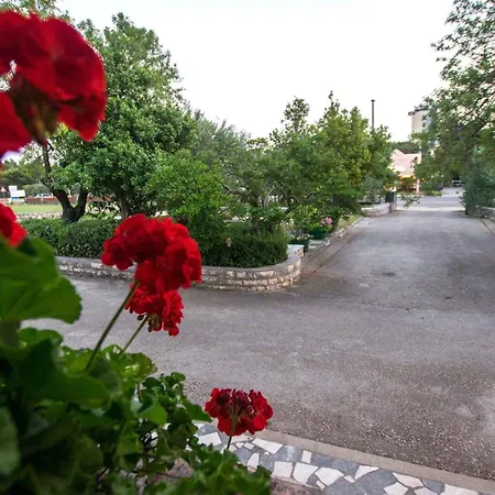 In Starigrad-paklenica 43595 Apartment *