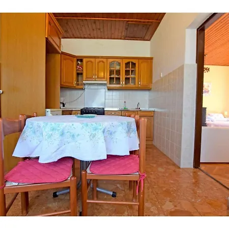 In Starigrad-paklenica 43595