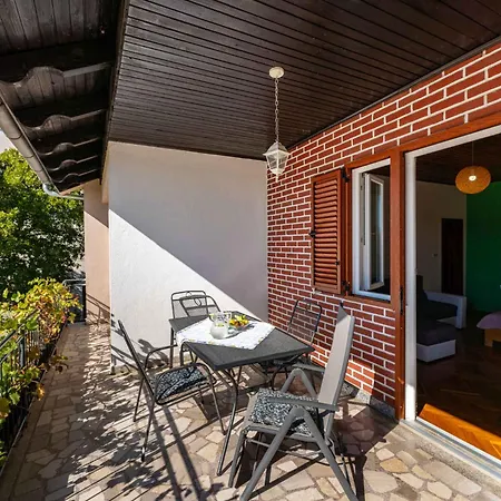 Apartment In Starigrad-paklenica 43595