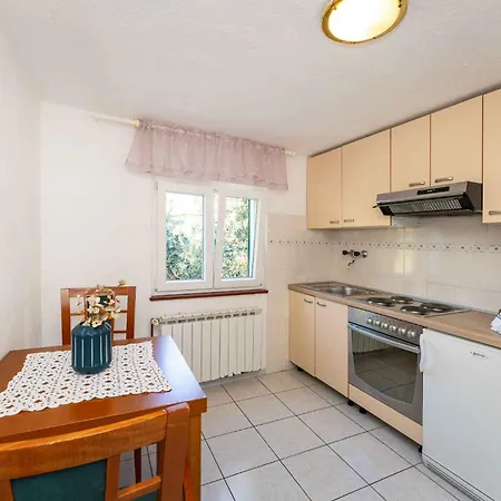 Apartment In Starigrad-paklenica 43595