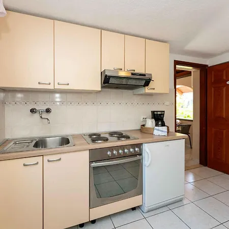 In Starigrad-paklenica 43595 Apartman Starigrad-Paklenica