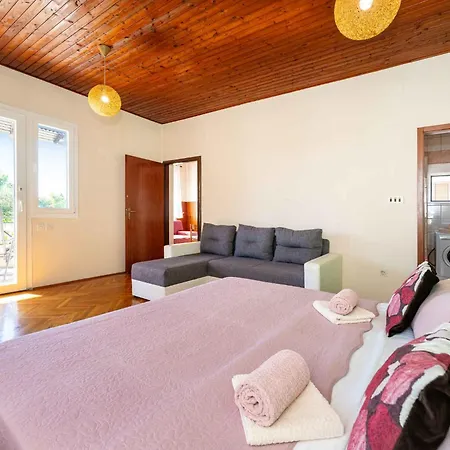 Apartment In Starigrad-paklenica 43595